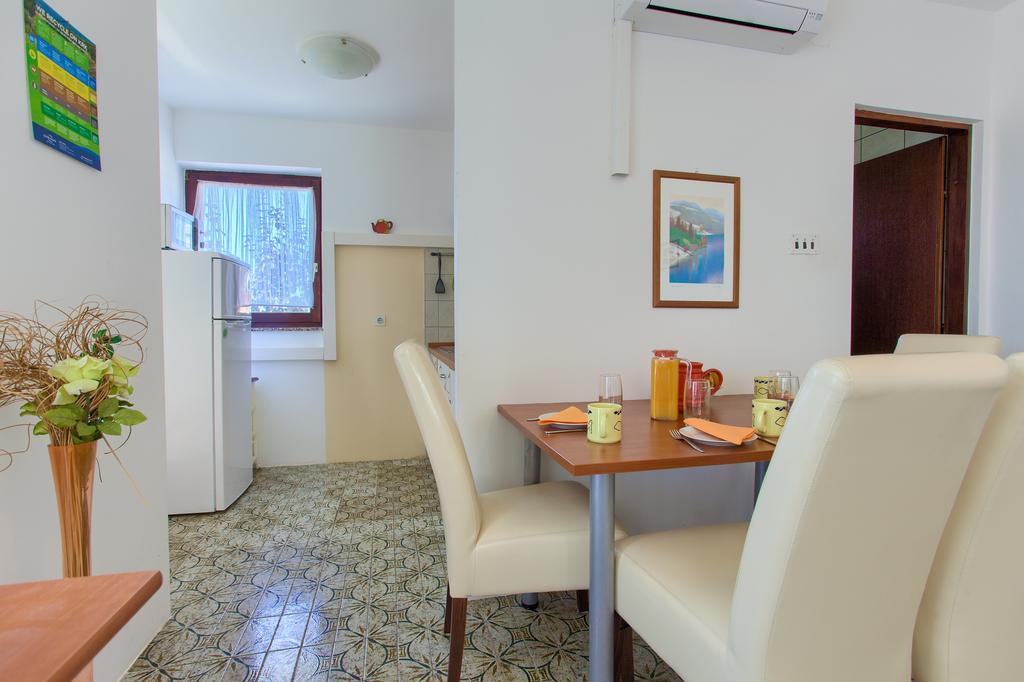 Apartments Vlatko Krk Town Εξωτερικό φωτογραφία