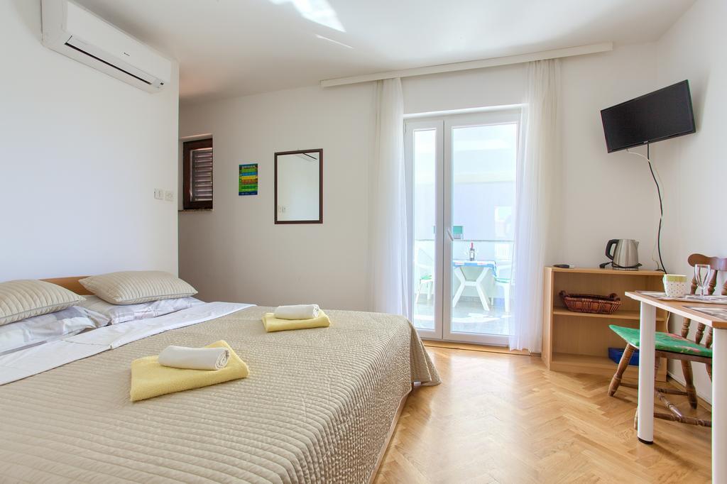 Apartments Vlatko Krk Town Εξωτερικό φωτογραφία