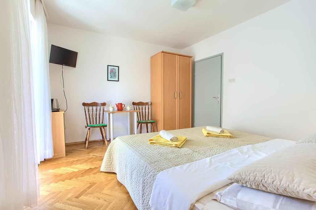 Apartments Vlatko Krk Town Εξωτερικό φωτογραφία